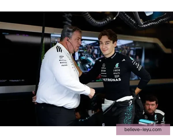 围绕F1赛季最新动态车队策略与车手争冠形势全面解析与深度观察